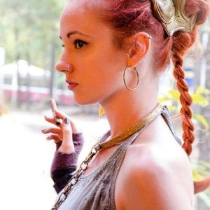 Meet your Posher, Abi